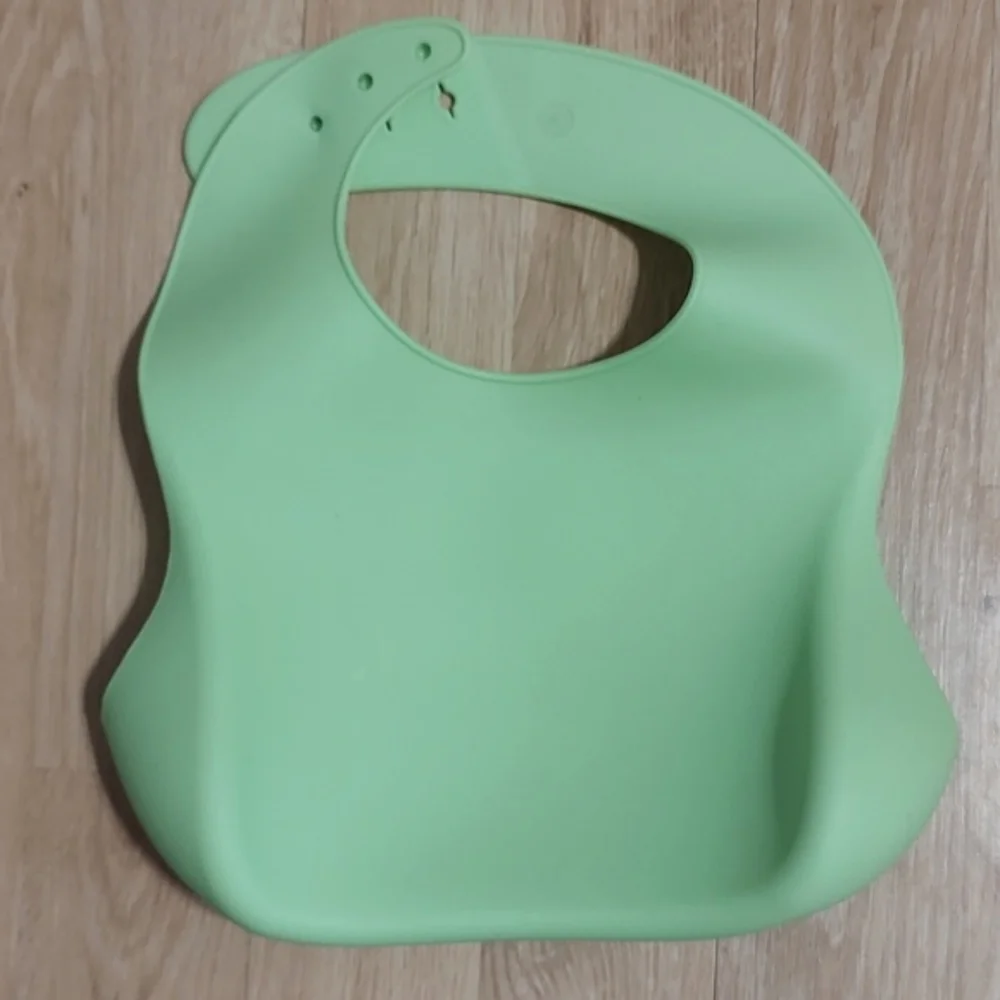 *Lot of 2* KeaBabies Silicone Bibs Blue Green Wide Crumb Pocket Adjustable 🩵💚